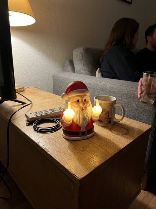 Père Noël insolent sur une console en bois